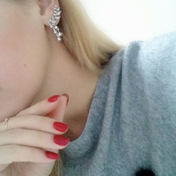 NWT Sparkling Angel Wing Earrings - Picture 5 of 8